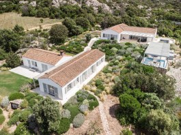 Luxury Villa Benedetta in Sardinia for Rent | Garden