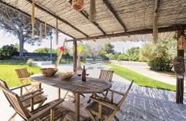 Luxury Villa Asaje in Sardinia for Rent | Villa with Private Pool - Terrace with table