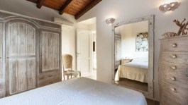 Luxury Villa Salina in Sardinia for Rent | Villa with Pool and Seaview - Bedroom with Mirror