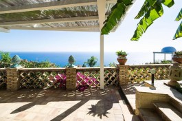 Luxury Villa Buena Vista in Sicily for Rent | Villa with Pool and Seaview