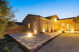 Luxury Villa Dimora Pura in Sicily for Rent | Villa with Pool - Sunset in the Garden