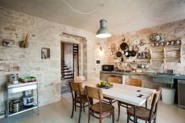Luxury Villa Le Edicole in Sicily for Rent | Villa with Private Pool - Kitchen and table