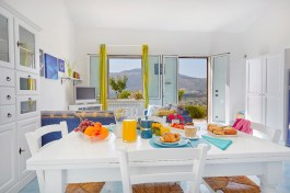 Villa Del sol in Sicily for Rent | Living room with breakfast