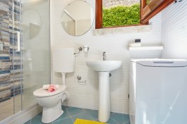 Villa Brezza Marina in Sicily for Rent | Bathroom