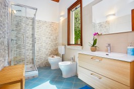 Villa Brezza Marina in Sicily for Rent | Bathroom