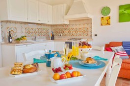 Villa Rosa dei Venti in Sicily for Rent | Kitchen and table