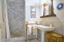 Villa Casa Fiora in Tuscany for Rent | Villa with Pool - Bathroom