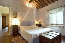 Villa Casa Fiora in Tuscany for Rent | Villa with Pool - Bedroom