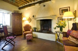 Villa Casa Fiora in Tuscany for Rent | Villa with Pool - Fireplace