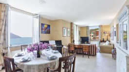 Luxury Casa Rue´ in Liguria for Rent | Living room with the sea view