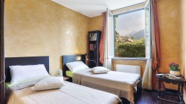 Luxury Casa Rue´ in Liguria for Rent | Bedroom with two single beds