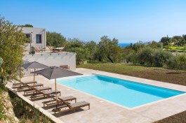 Casa Tancredi in Sicily for Rent | Villa with Pool and Seaview - Sunbeds at Pool