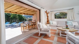 Luxury Casa Chenal in Sardinia for Rent | Villa with Pool - Living Room and Terrace