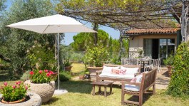 Luxury Casa del Vento in Tuscany for Rent - garden and terrace
