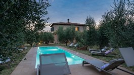 Luxury Casa del Vento in Tuscany for Rent - pool in sunset