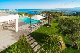 Luxury Grand Tour Villa in Sicily for Rent | Villa with Private Pool and Seaview - Pool & Garden