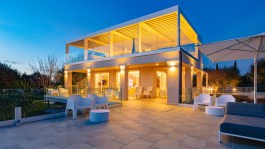 Luxury Villa La Perla Tra Gli Ulivi in Tuscany for Rent | Evening on terrace