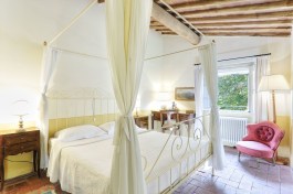 Villa Le Pergole in Tuscany for Rent | VIlla with Private Pool - Bedroom