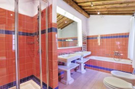 Villa Le Pergole in Tuscany for Rent | VIlla with Private Pool - Bathroom