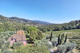Villa Le Pergole in Tuscany for Rent | VIlla with Private Pool - View and Vineyards