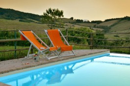 Luxury Podere Casale in Tuscany for Rent | pool in sunset