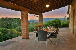 Luxury Podere Casale in Tuscany for Rent | Terrace with table