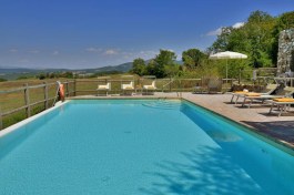 Luxury Podere Ginepraia in Tuscany for Rent - swimming pool