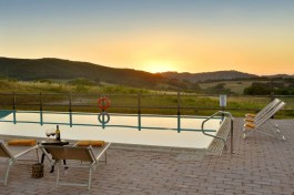 Podere Leccino in Tuscany for Rent - pool and the view in sunset