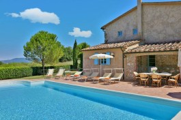 Luxury Podere Macchia al Loto in Tuscany for Rent | Villa with Swimming Pool