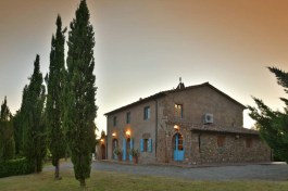 Luxury Podere Macchia al Loto in Tuscany for Rent | Villa in sunset