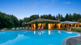 Luxury Tenuta di Eupilio in Pusiano for Rent | Villa with private pool