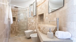 Luxury Tenuta Scialandre in Apulia for Rent | Bathroom