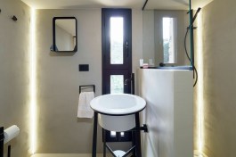 Torre Isola Bella in Sicily for Rent | Bathroom