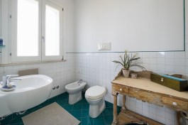 Villa Ala in Sicily for Rent | Seafront Villa with Private Pool - Bathroom