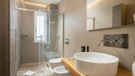 Villa Arduini in Sardinia for Rent | Bathroom with the shower