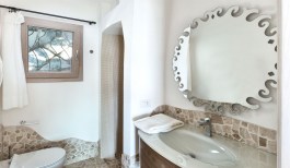 Luxury Villa Astrea Alba in Sardinia for Rent | Villa with Pool and Seaview - Bathroom