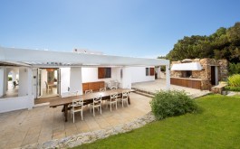 Luxury Villa Bianca 2 in Sardinia for Rent | Terrace and garden