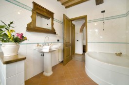 Villa Broccolo in Tuscany for Rent | Villa with Private Pool - Bathroom