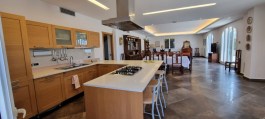 Villa Castiglione in Sicily for Rent | Beachvilla with Pool - Kitchen & Living Room