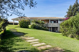 Luxury Villa Corallo in Sardinia for Rent | Garden