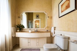 Villa Don Salvatore in Sicily for Rent | Villa with Private Pool - Bathroom