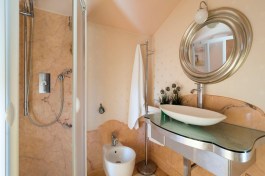 Villa Drago Spa in Sicily for Rent | Villa with Private Pool and Spa - Bathroom