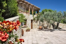 Luxury Villa Elicriso in Sardinia for Rent | Villa with Garden