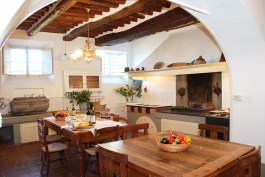 Villa Fubbiano in Tuscany for Rent | Villa with Private Pool - Kitchen