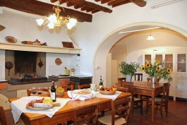 Villa Fubbiano in Tuscany for Rent | Villa with Private Pool - Kitchen