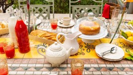 Luxury Villa Gioiello in Liguria for Rent | Breakfast on the terrace