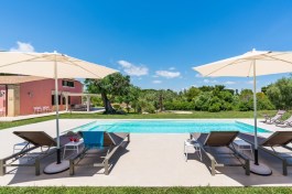 Luxury Villa Gira Sole in Sicily for Rent | Villa with Pool near the Beach - Sunbeds at Pool