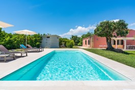 Luxury Villa Gira Sole in Sicily for Rent | Villa with Pool near the Beach 