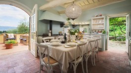 Luxury Villa Marraccini in Tuscany for Rent | Kitchen and table