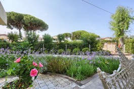 Apartment in Villa Mazzanta in Tuscany for Rent | Garden in Resort